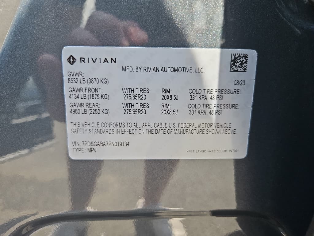 2023 Rivian R1S view 24
