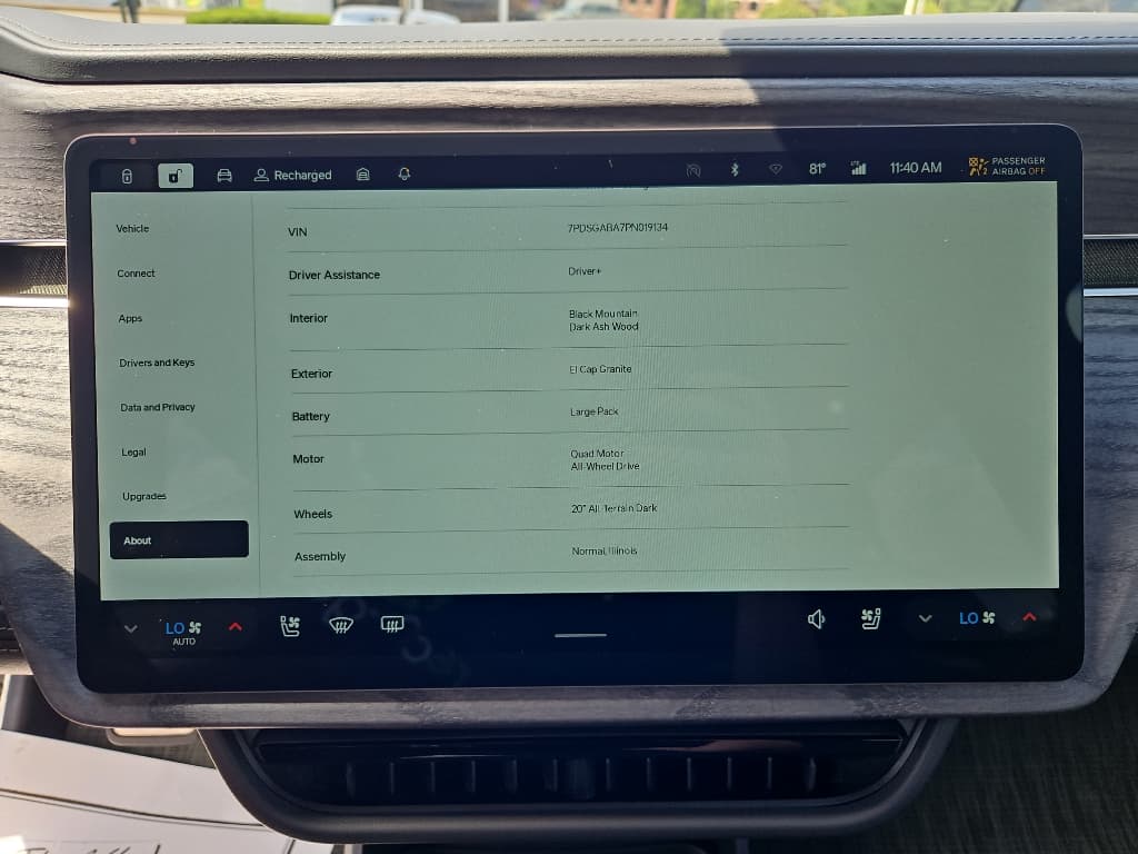 2023 Rivian R1S view 11