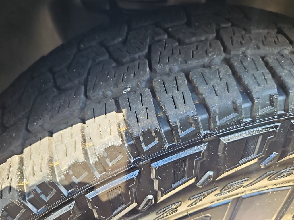 2023 Rivian R1S view 33