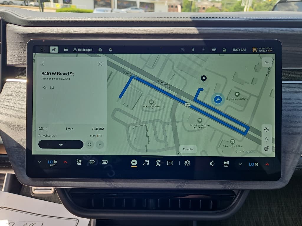 2023 Rivian R1S view 12
