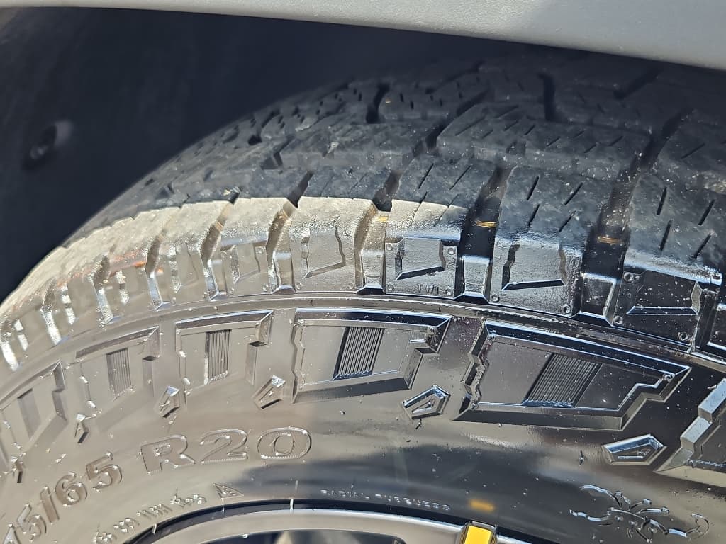 2023 Rivian R1S view 27