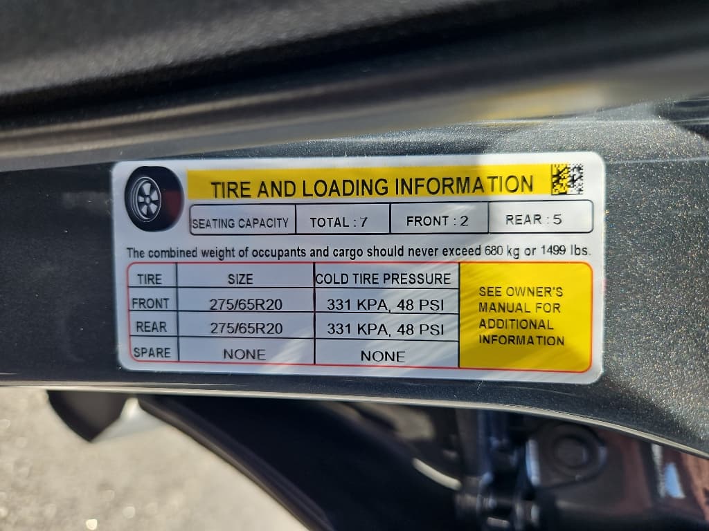 2023 Rivian R1S view 25