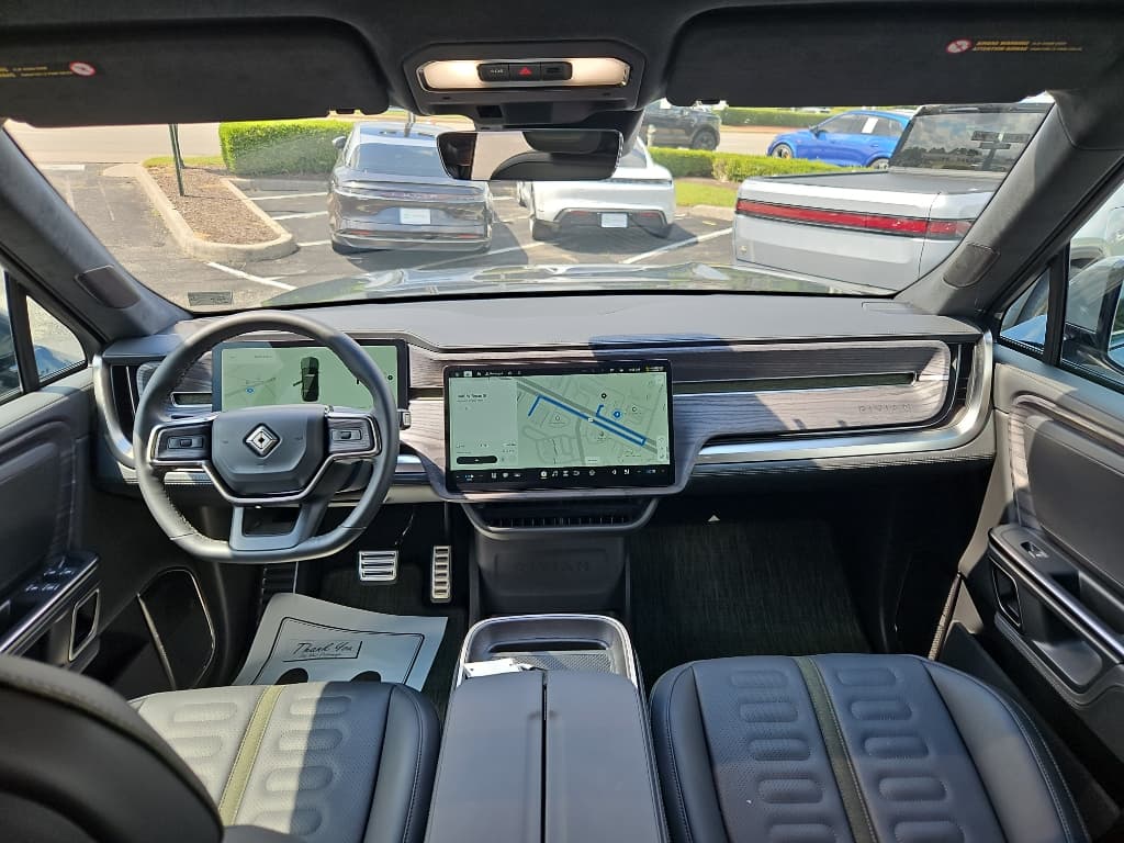 2023 Rivian R1S view 14