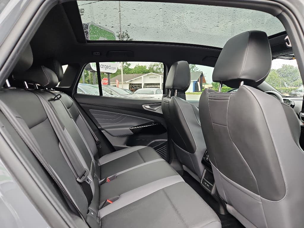 2023 Volkswagen ID.4 view 21