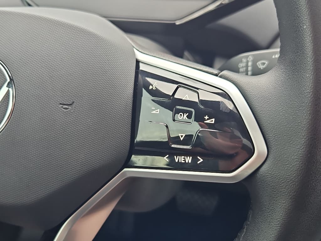 2023 Volkswagen ID.4 view 10