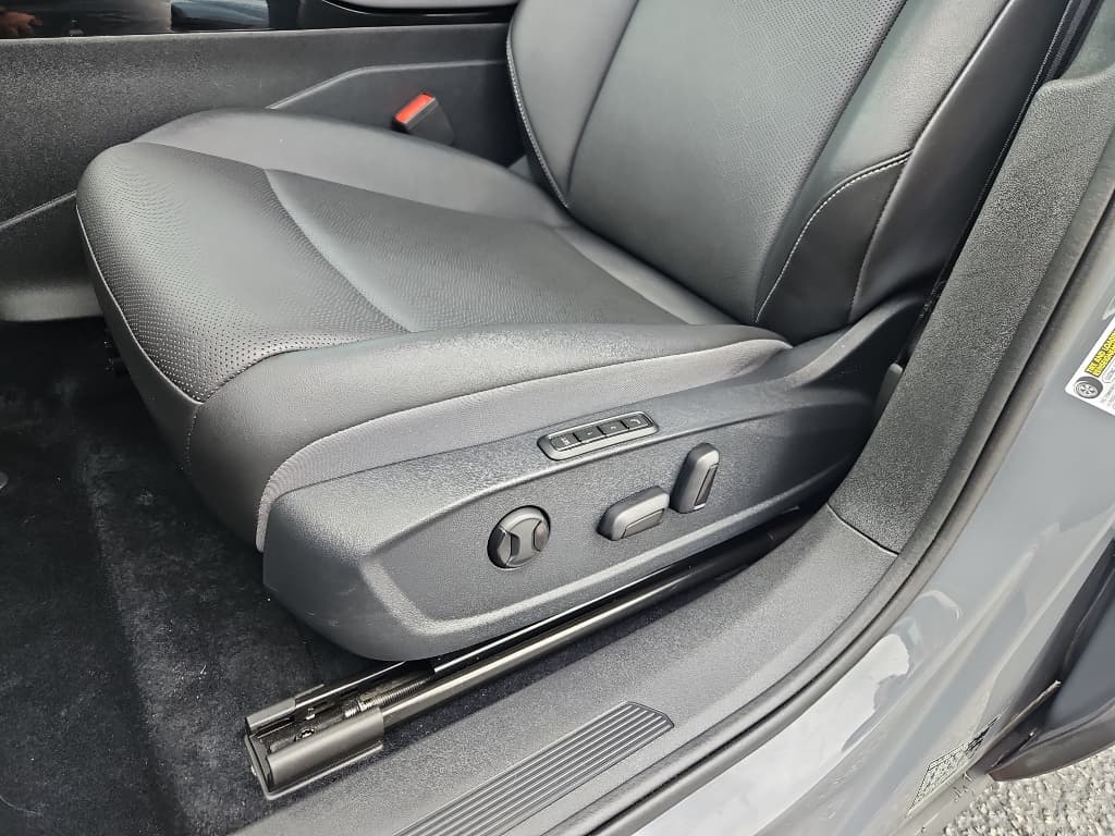 2023 Volkswagen ID.4 view 7