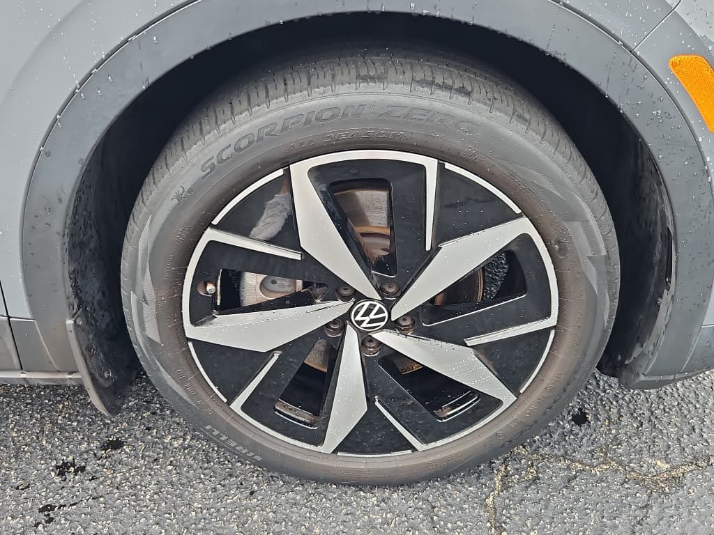 2023 Volkswagen ID.4 view 32
