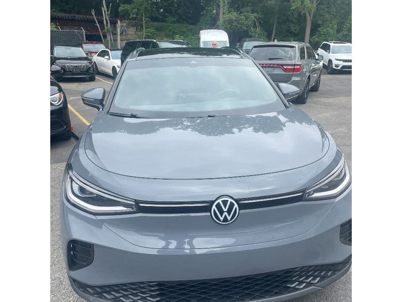 2023 Volkswagen ID.4 view 8