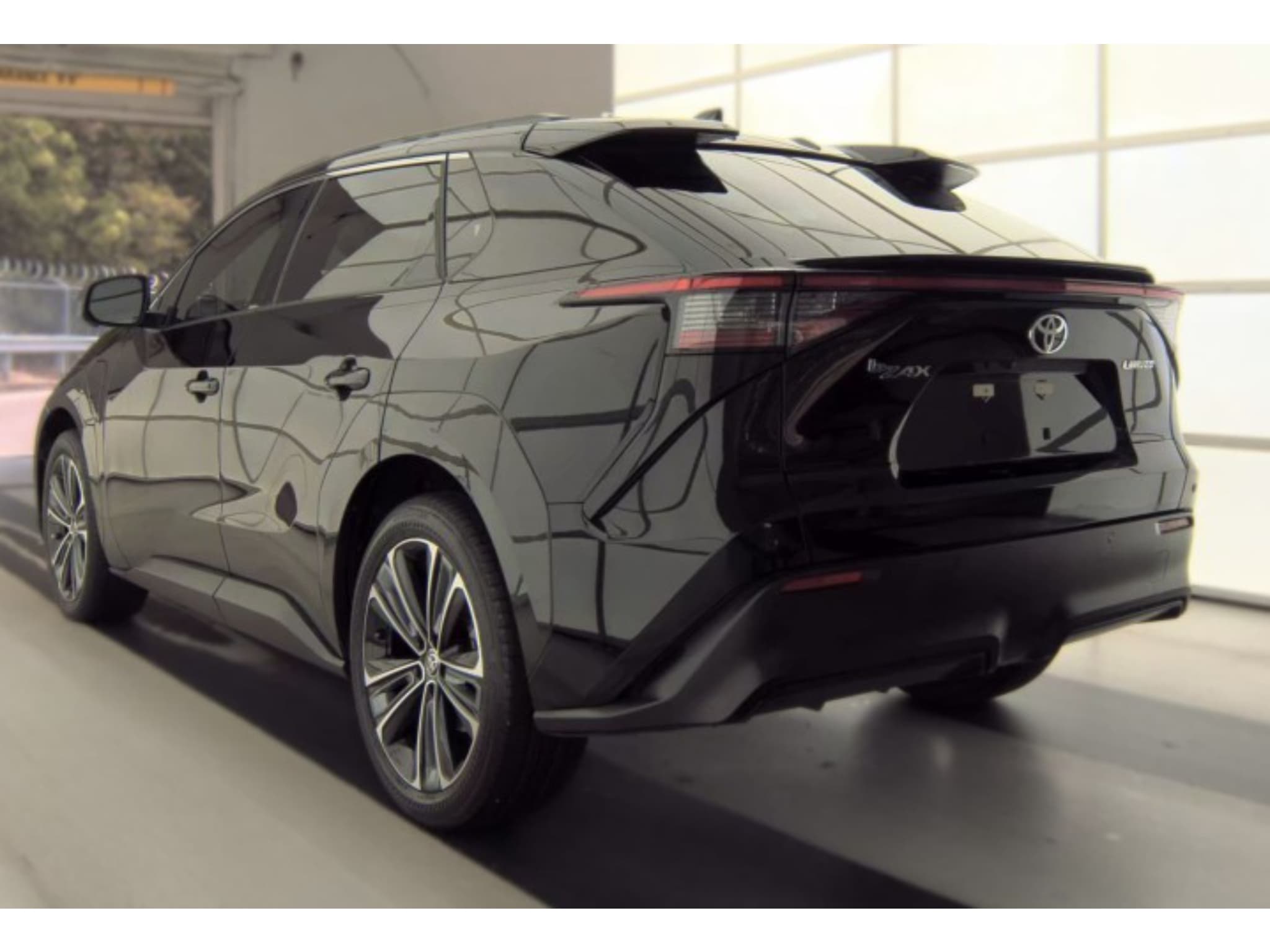 2023 Toyota bZ4X view 4