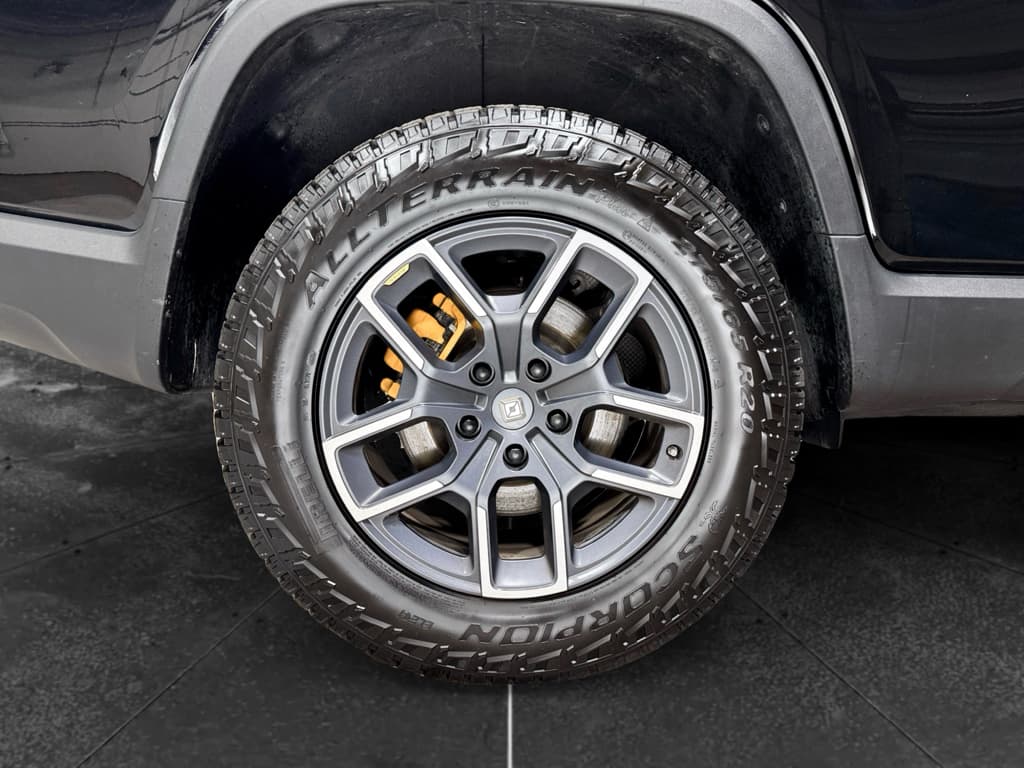 2023 Rivian R1T view 37