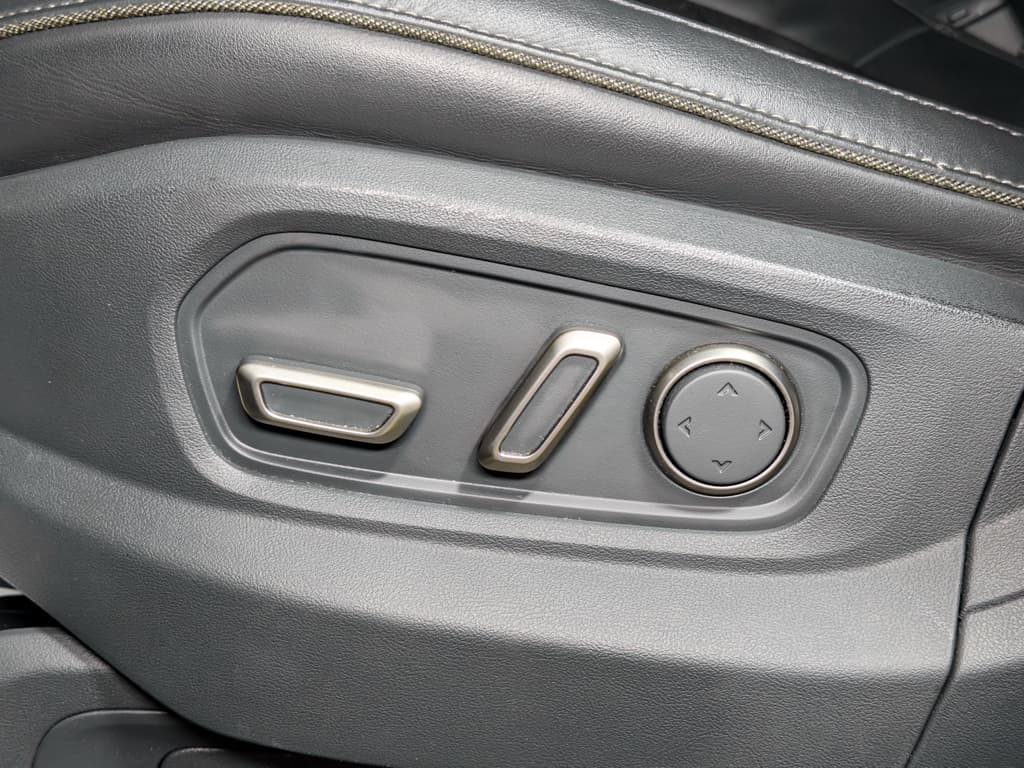 2023 Rivian R1T view 6
