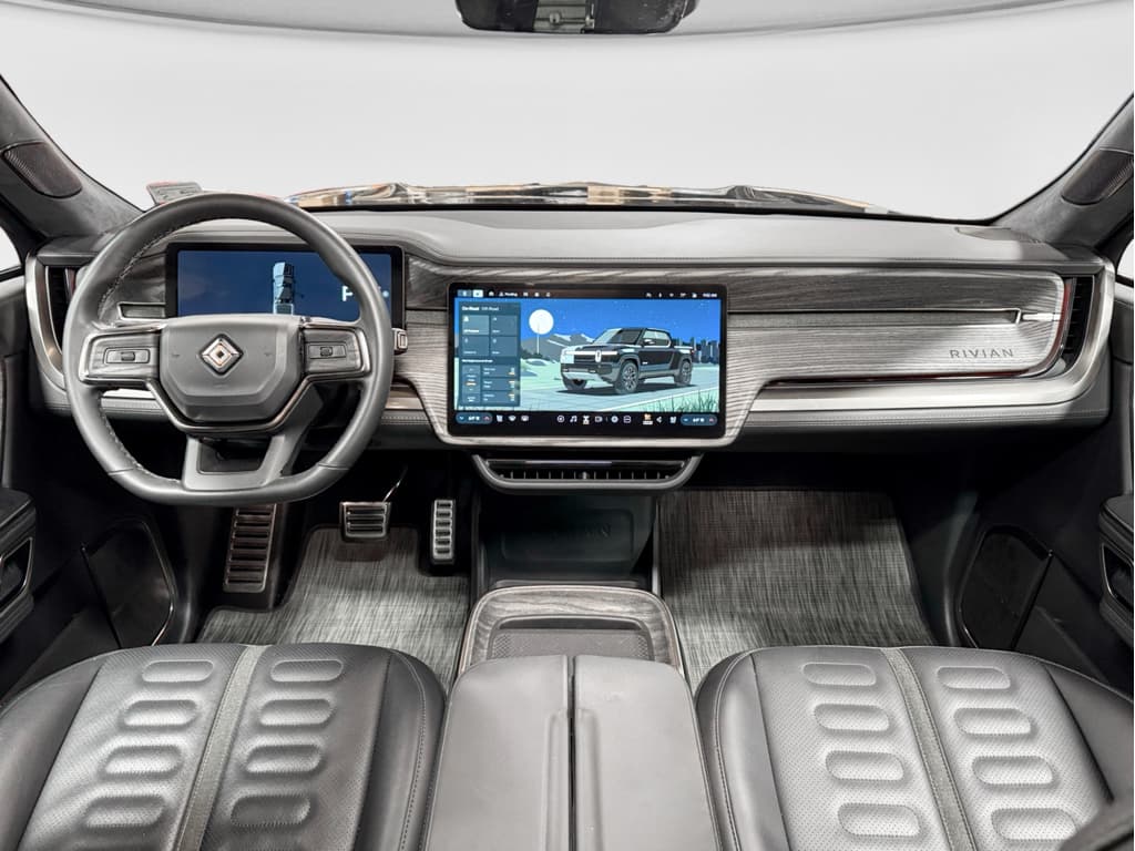 2023 Rivian R1T view 16
