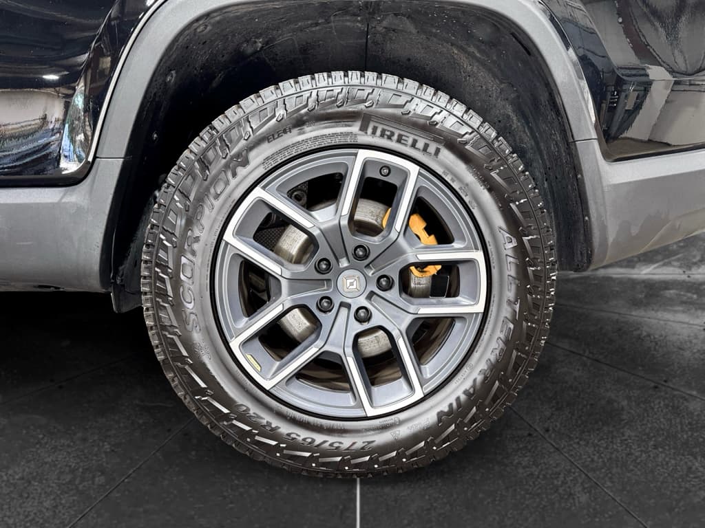 2023 Rivian R1T view 33