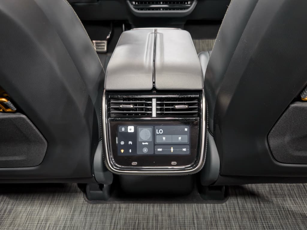 2023 Rivian R1T view 21