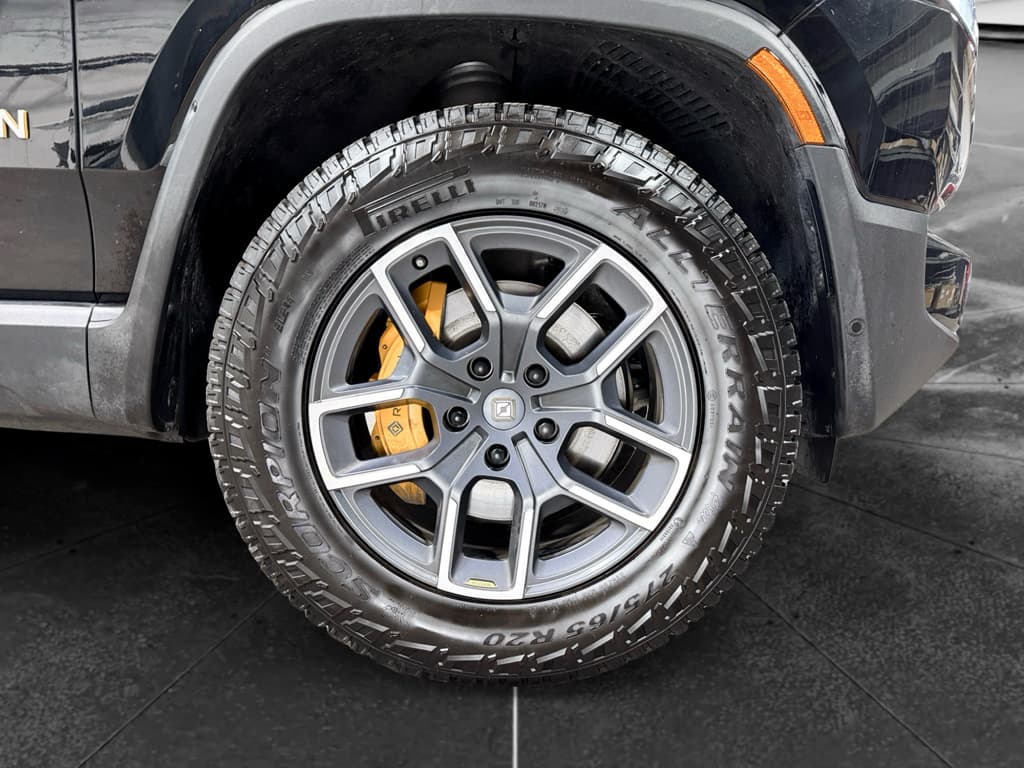 2023 Rivian R1T view 35