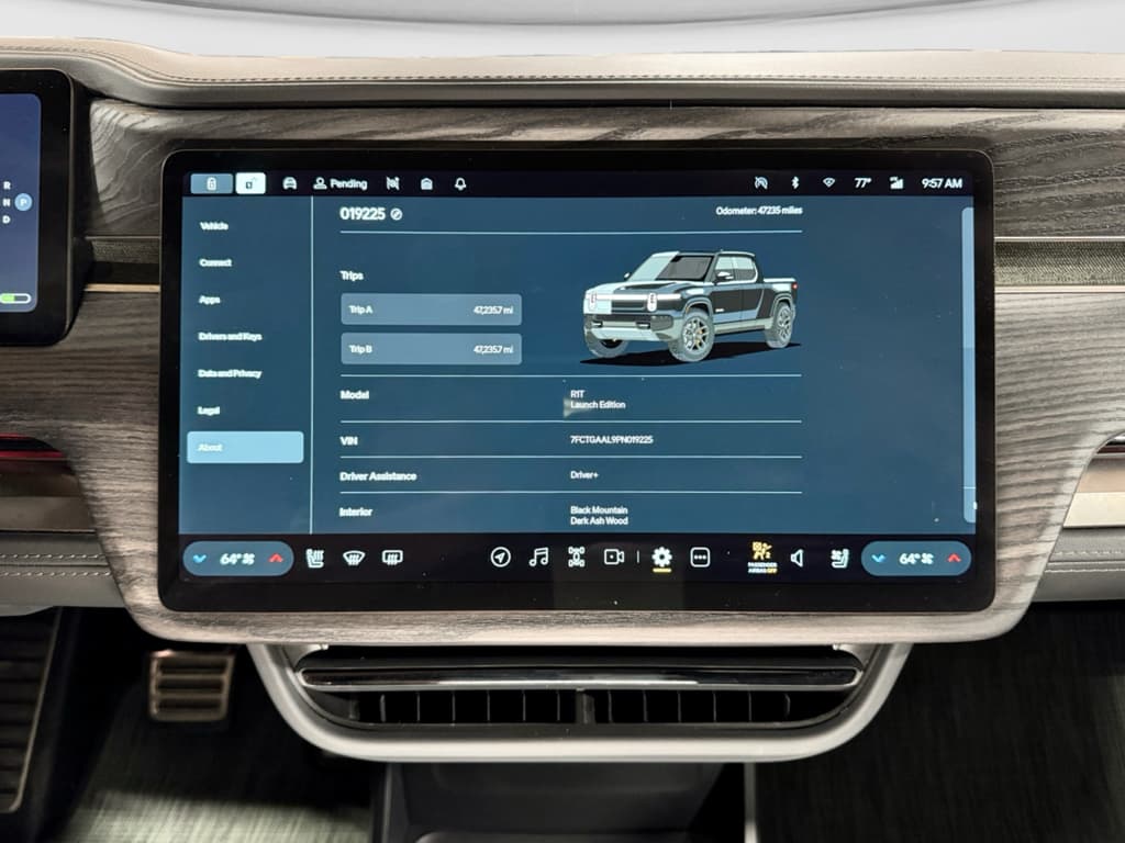 2023 Rivian R1T view 13