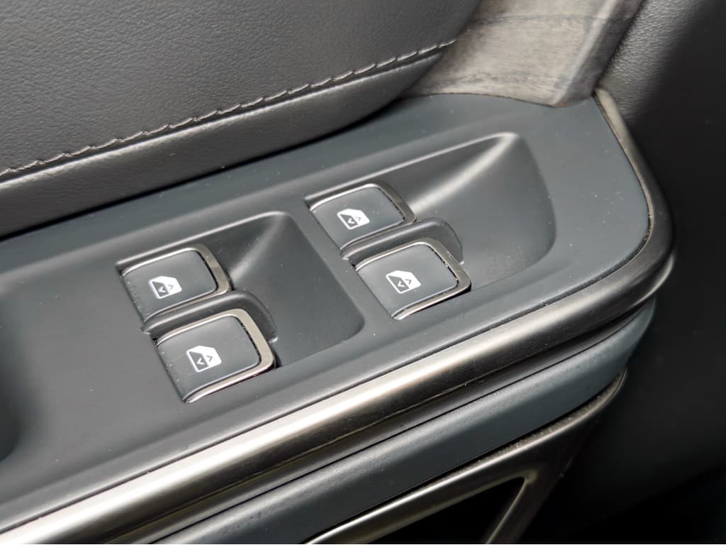 2023 Rivian R1T view 7