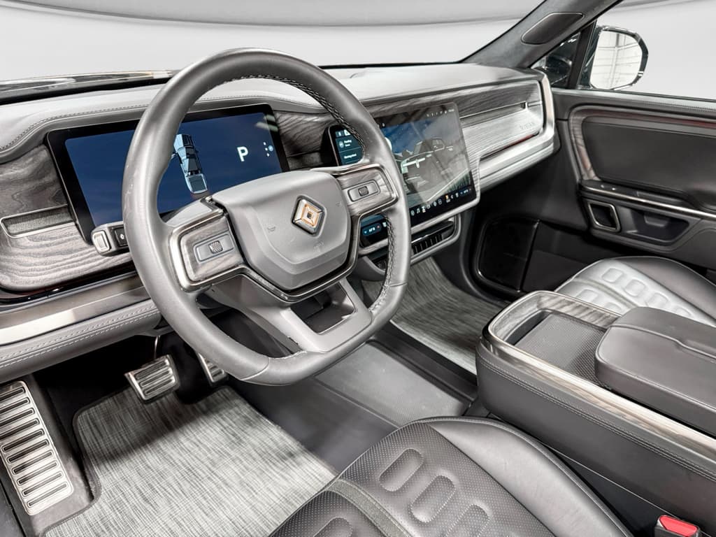 2023 Rivian R1T view 18