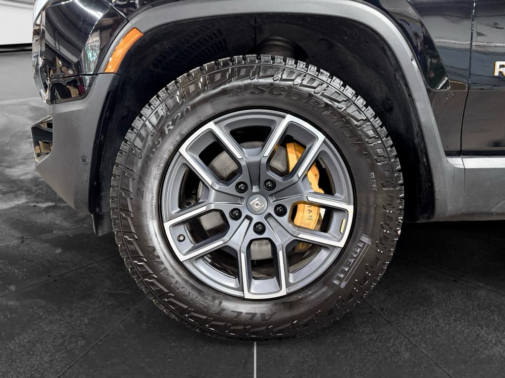 2023 Rivian R1T view 31
