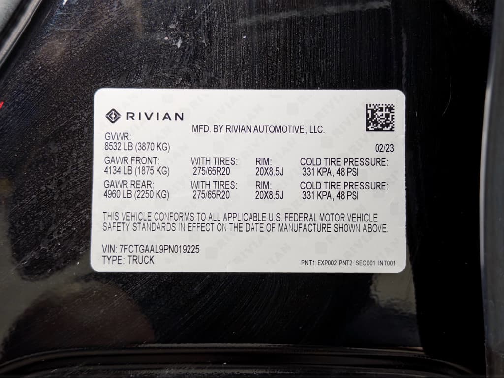 2023 Rivian R1T view 29