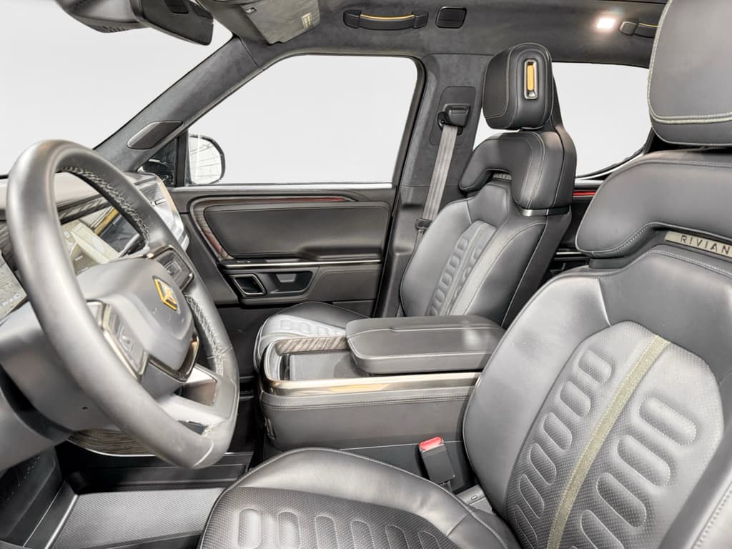 2023 Rivian R1T view 17