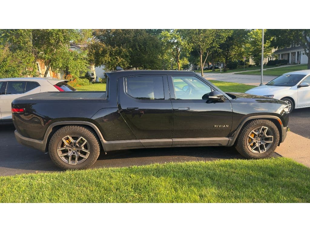 2023 Rivian R1T view 3