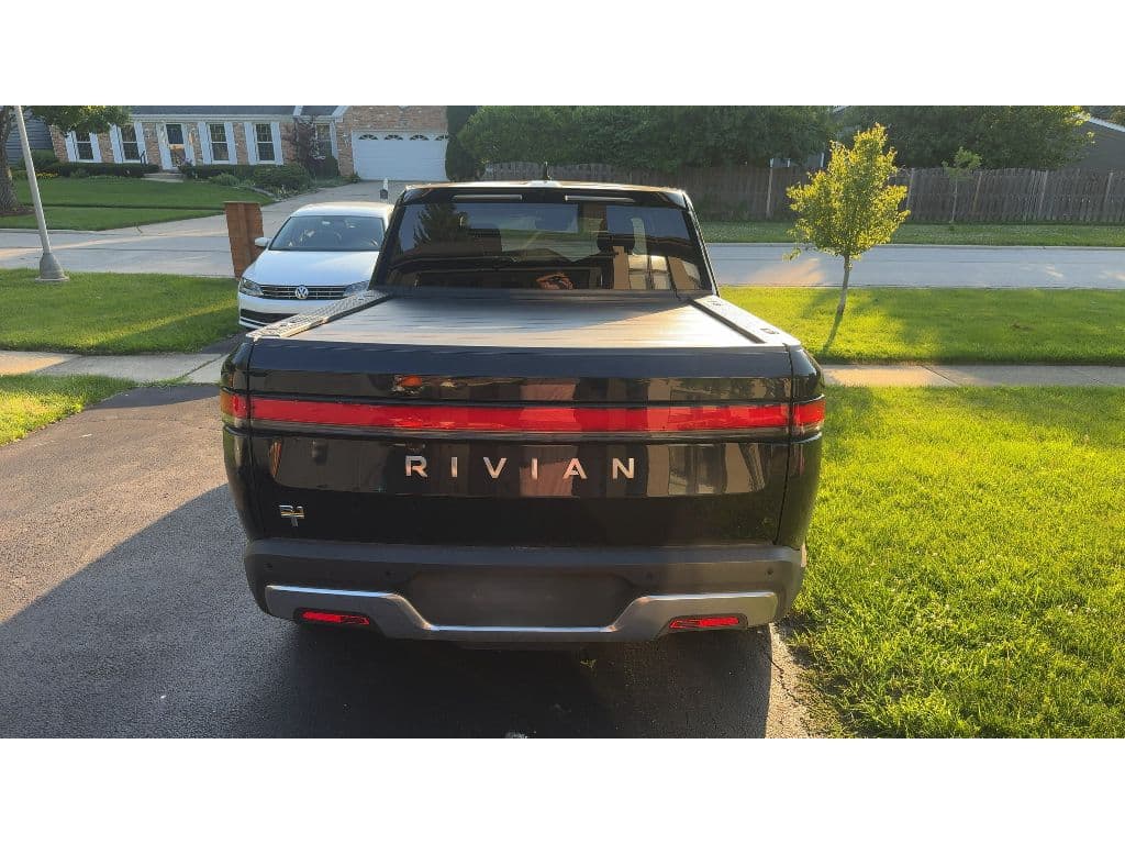 2023 Rivian R1T view 4