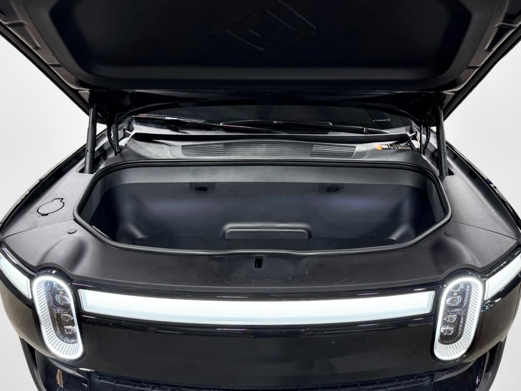 2023 Rivian R1T view 25