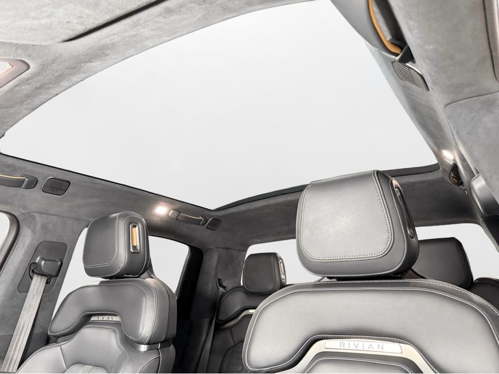 2023 Rivian R1T view 24