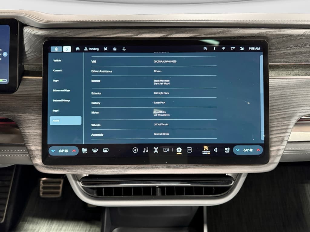 2023 Rivian R1T view 14