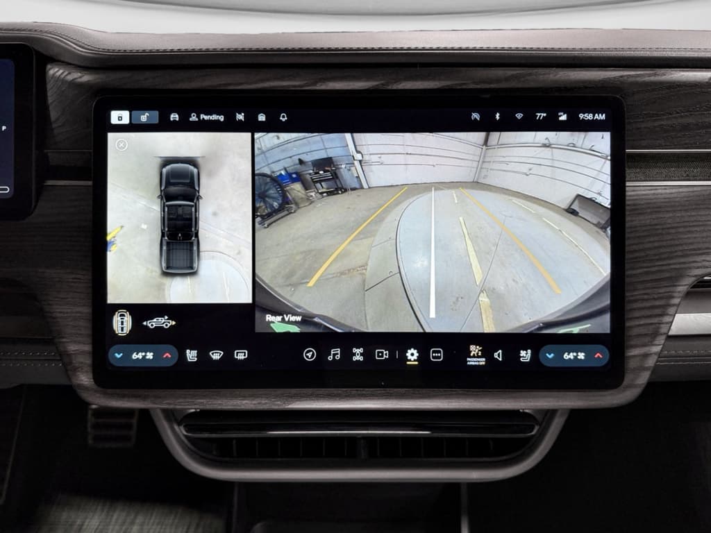 2023 Rivian R1T view 15