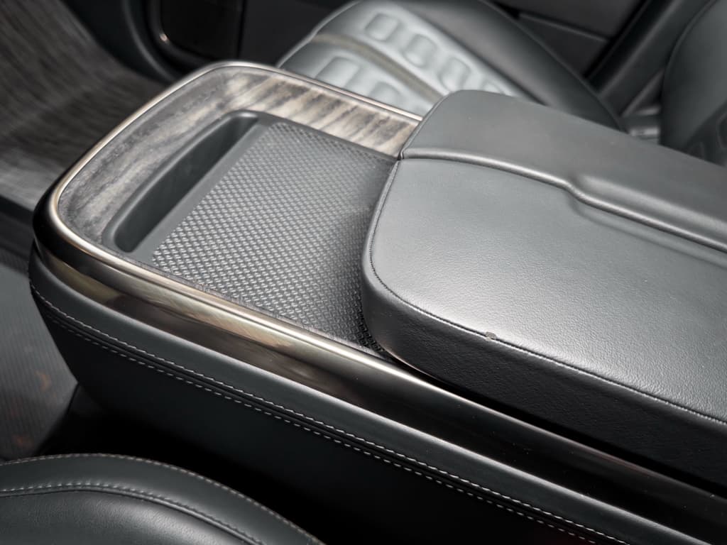 2023 Rivian R1T view 19