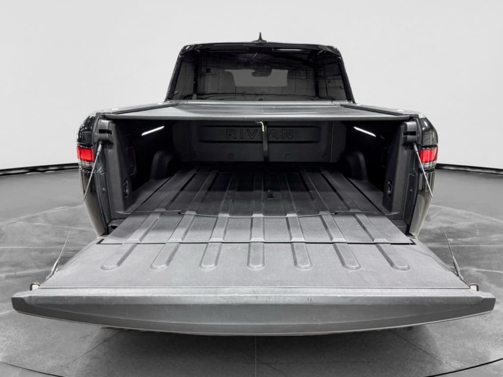 2023 Rivian R1T view 27