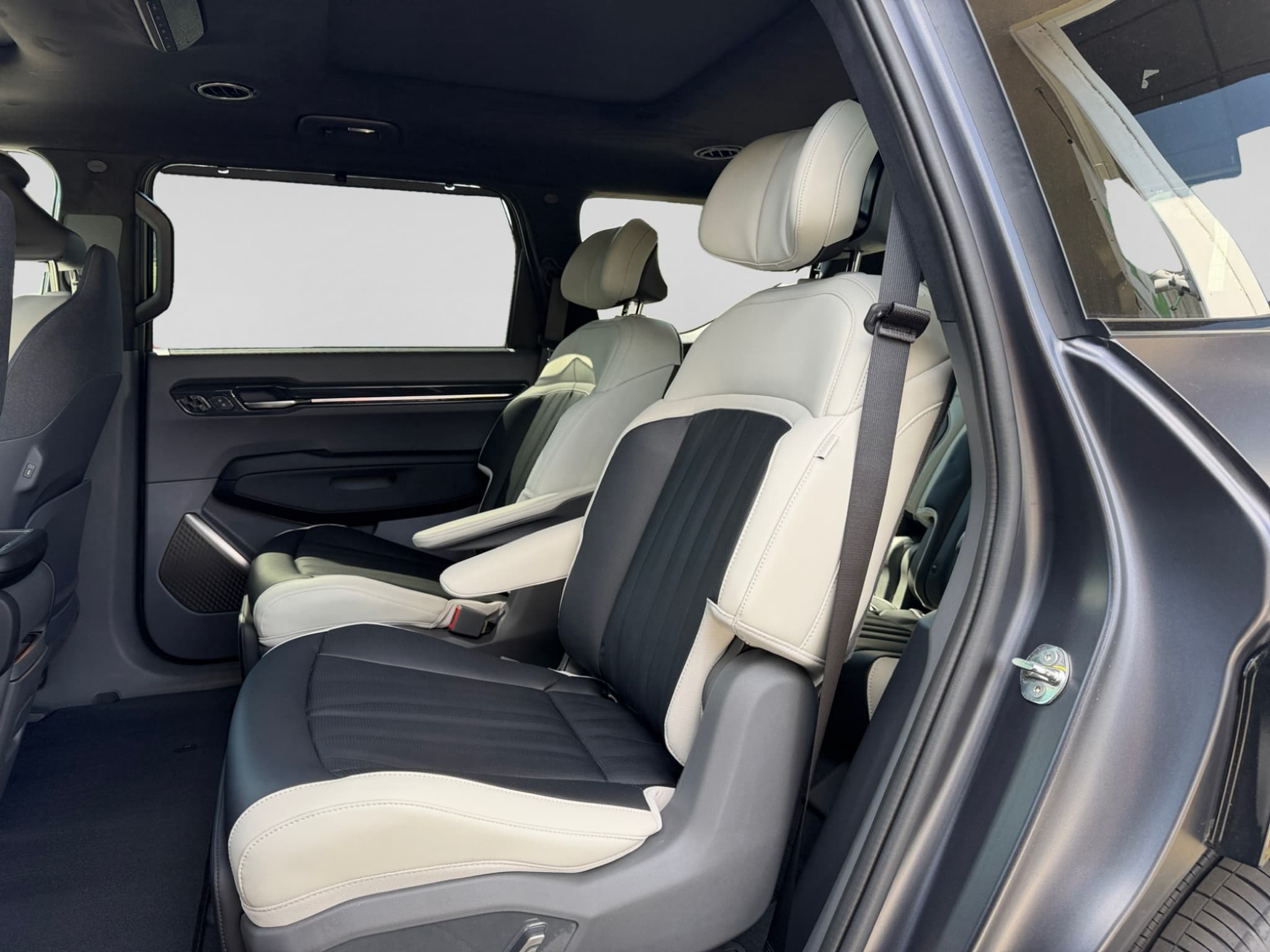 2026 Kia EV9 view 23