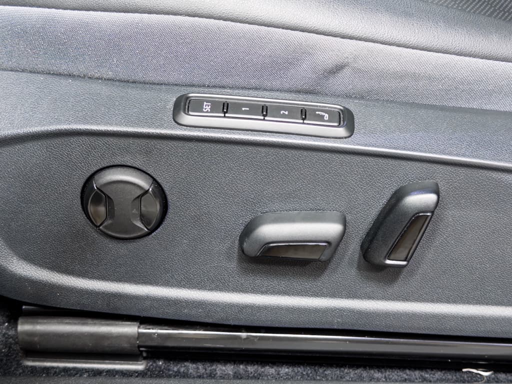 2023 Volkswagen ID.4 view 6