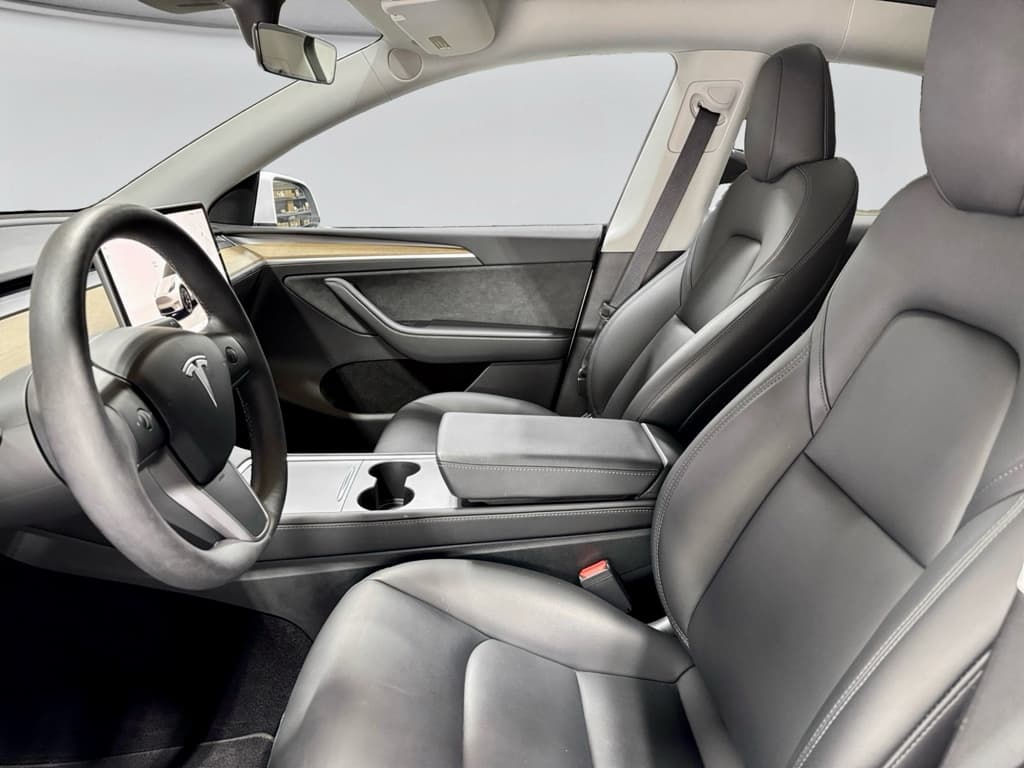 2022 Tesla Model Y view 15