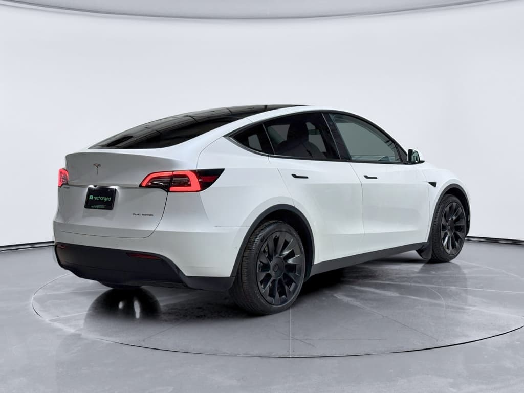 2022 Tesla Model Y view 3