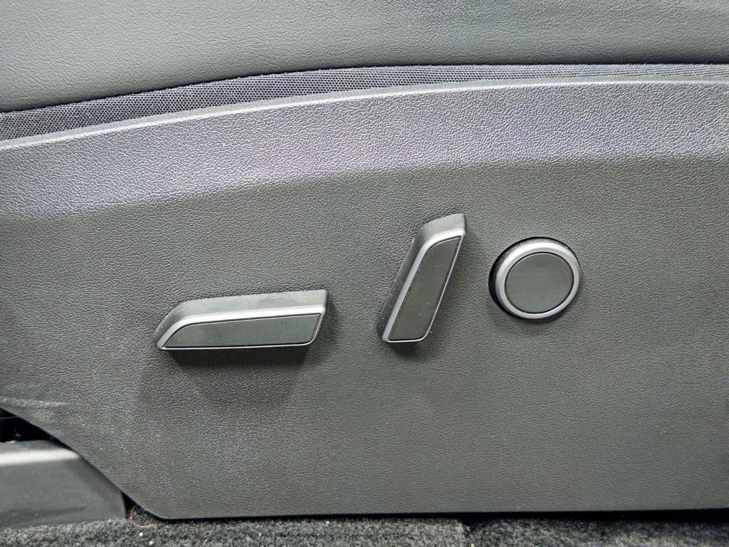 2022 Tesla Model Y view 6