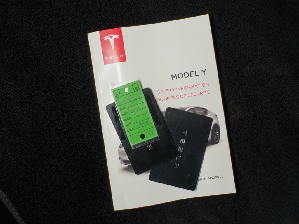 2022 Tesla Model Y view 21