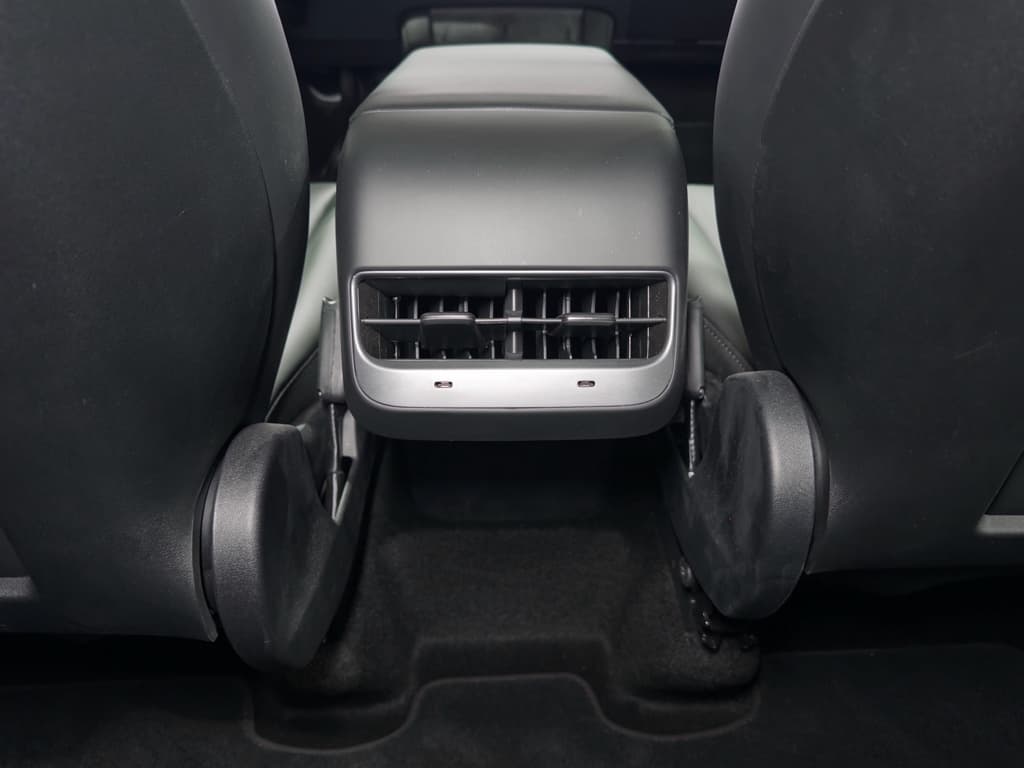 2022 Tesla Model Y view 19