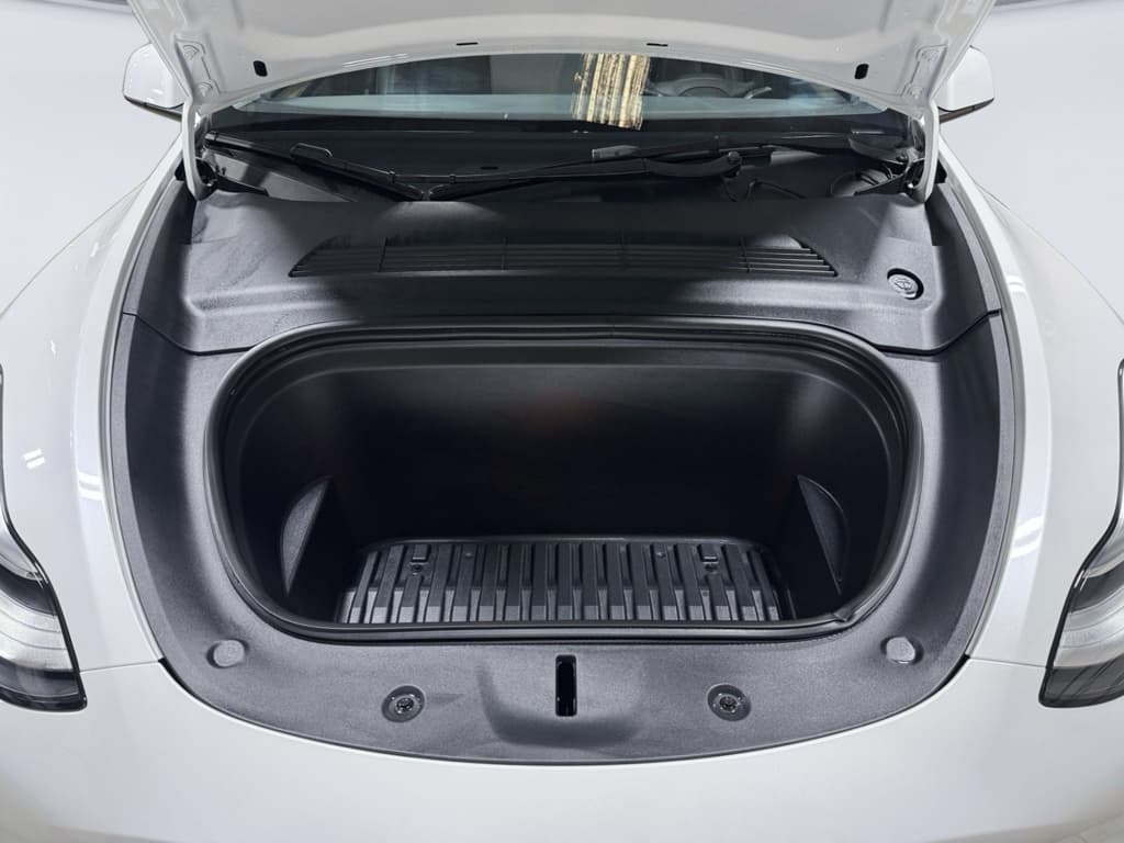 2022 Tesla Model Y view 23