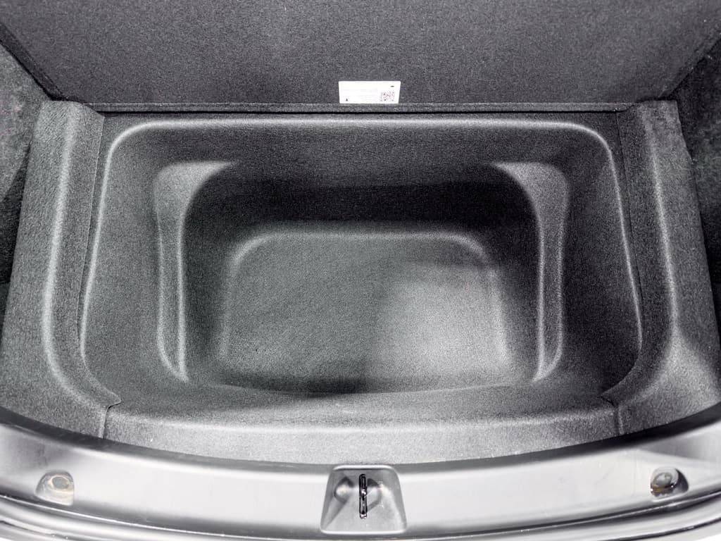 2022 Tesla Model Y view 26