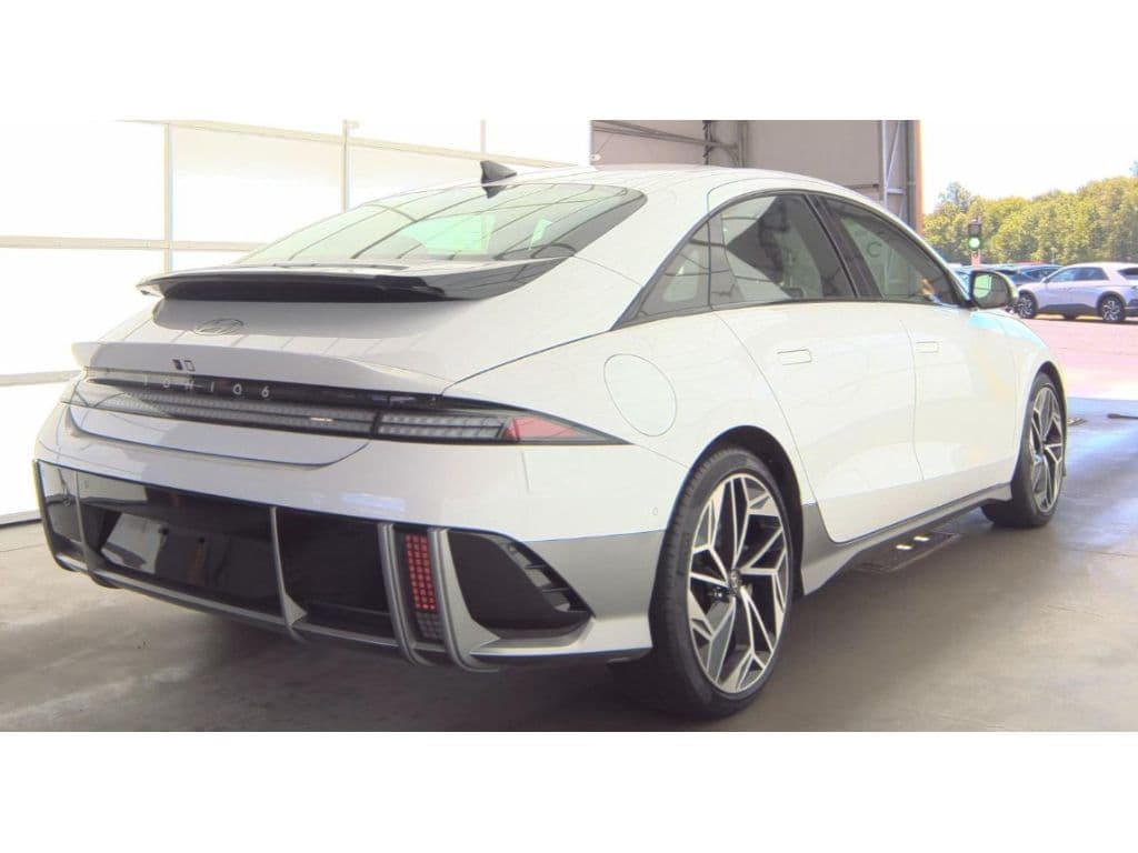 2023 Hyundai IONIQ 6 view 3