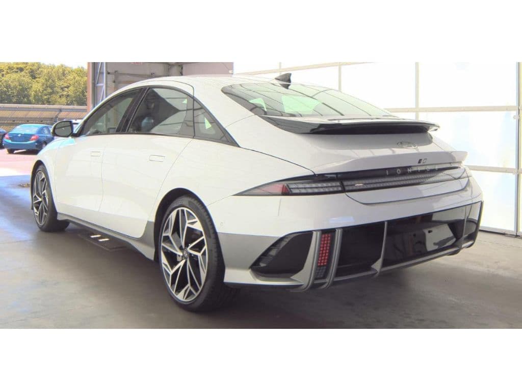 2023 Hyundai IONIQ 6 view 4