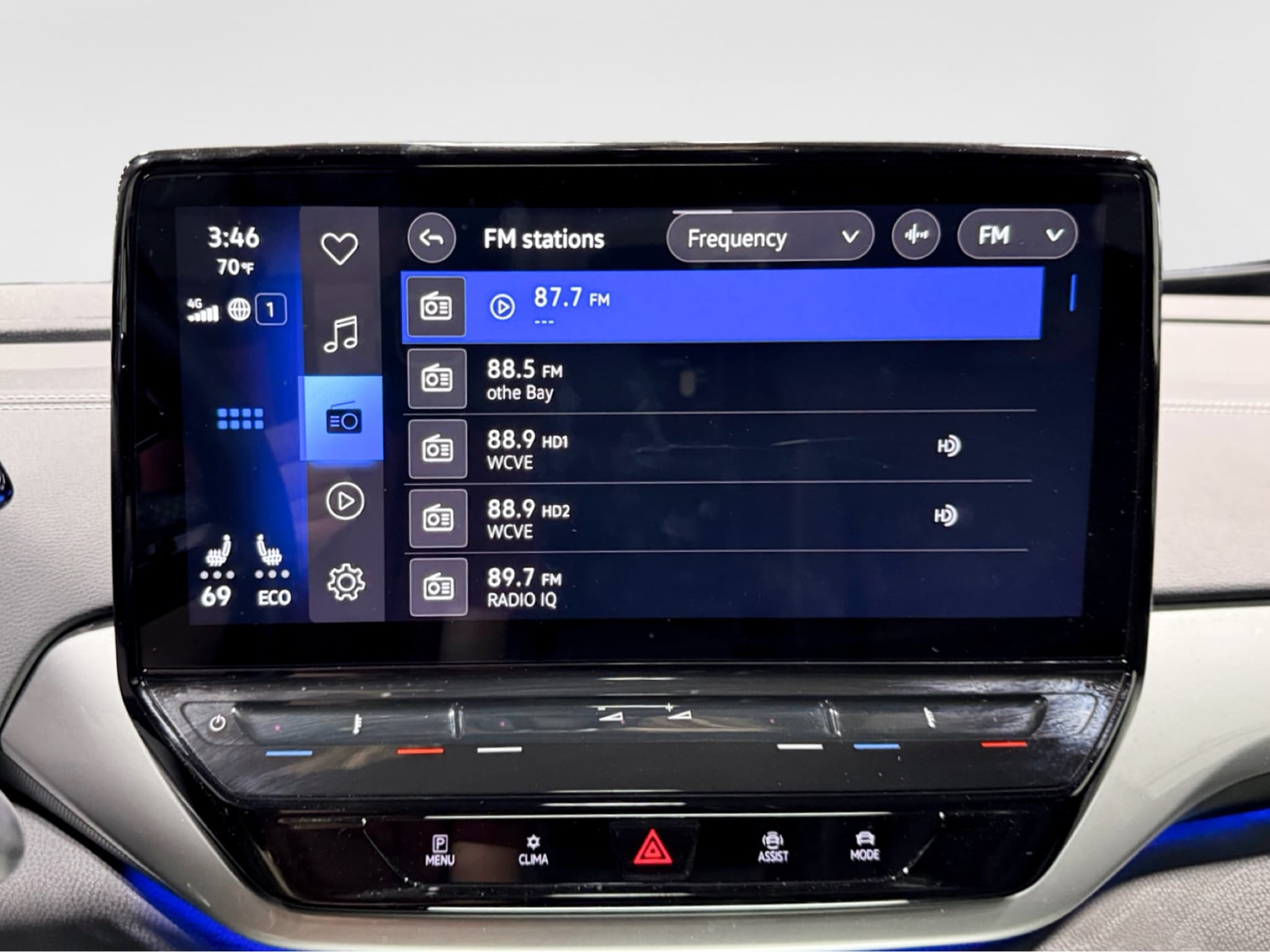 2023 Volkswagen ID.4 view 10