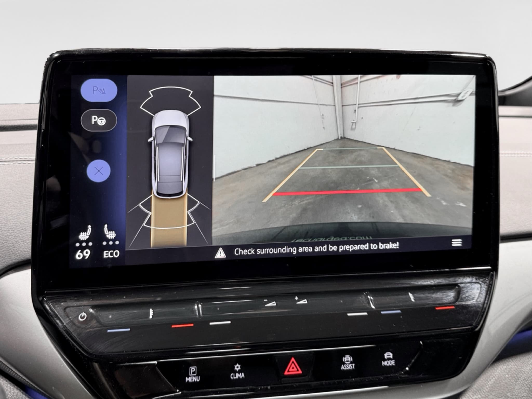 2023 Volkswagen ID.4 view 12