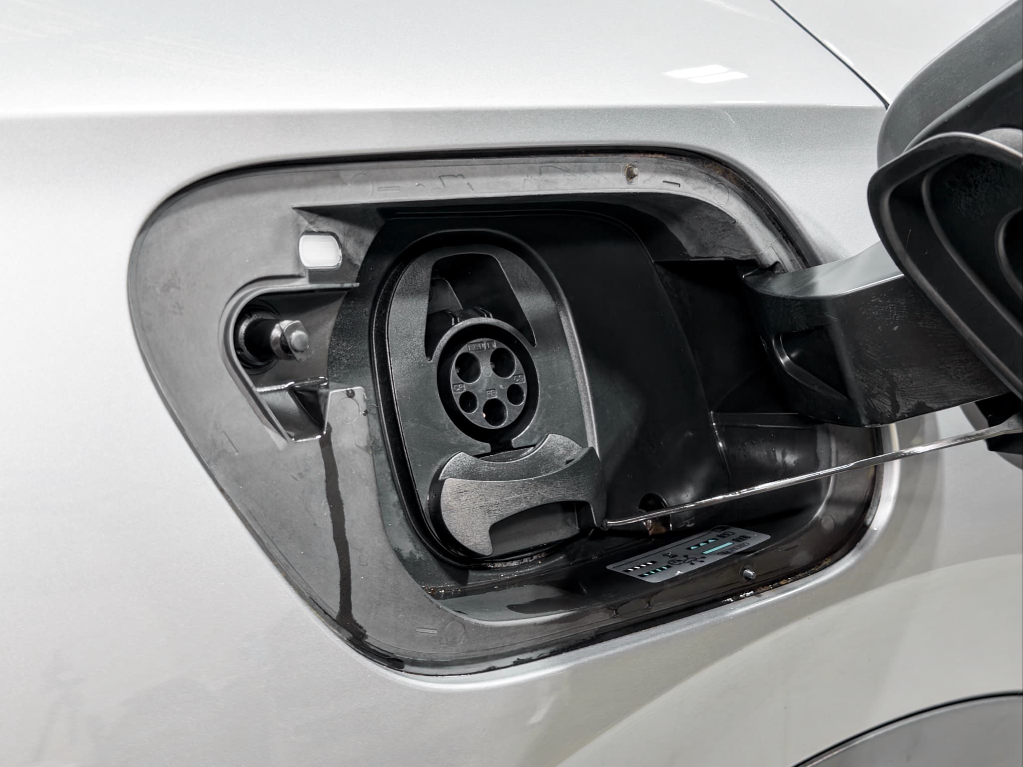 2023 Volkswagen ID.4 view 5