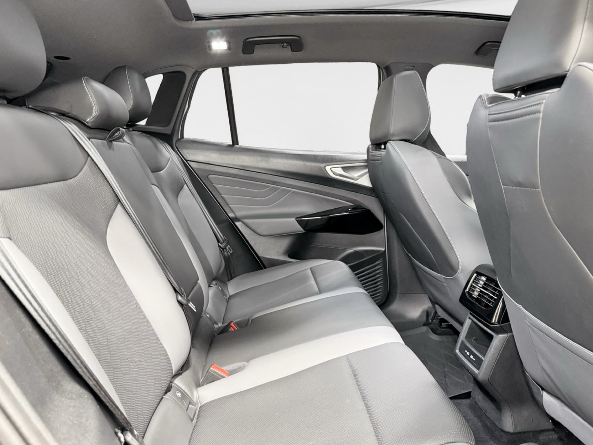 2023 Volkswagen ID.4 view 20