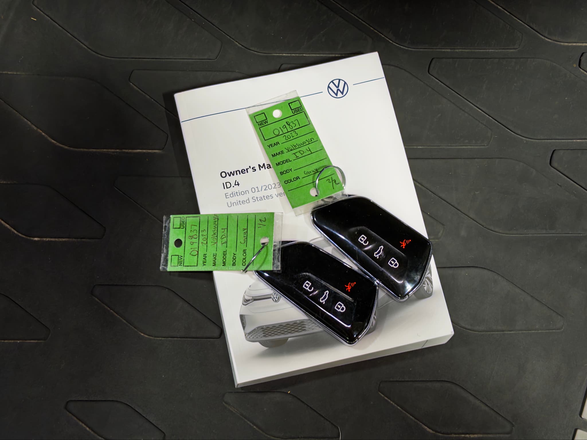 2023 Volkswagen ID.4 view 21