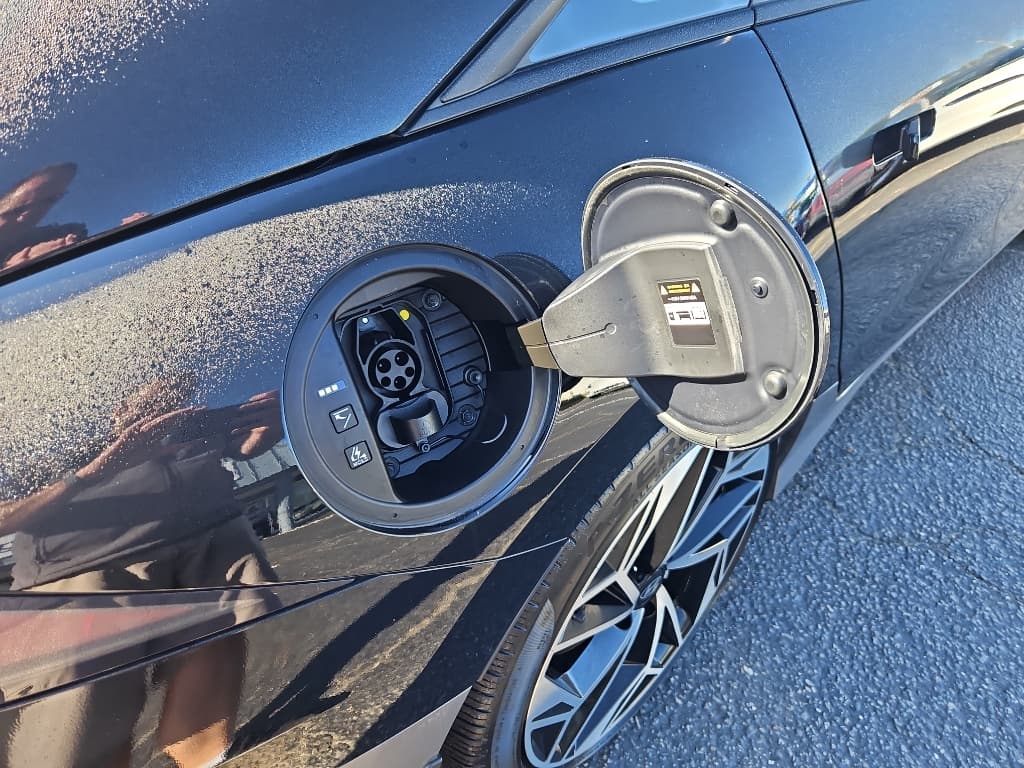 2023 Hyundai IONIQ 6 view 5